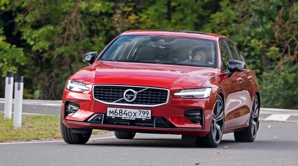 Выгуливаем в&nbsp;Подмосковье Volvo S60 и&nbsp;универсал V60 Cross Country