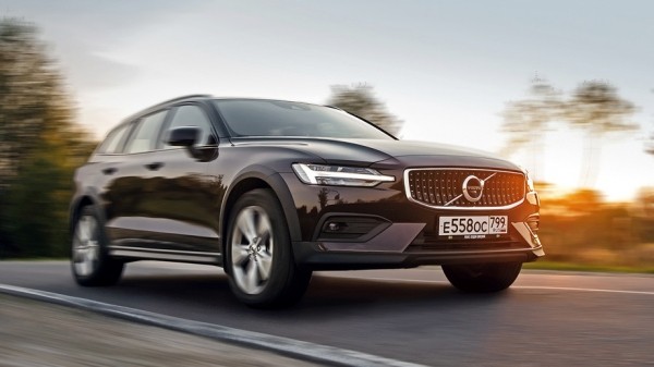 Выгуливаем в&nbsp;Подмосковье Volvo S60 и&nbsp;универсал V60 Cross Country