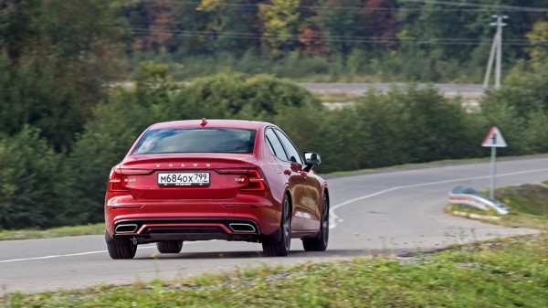 Выгуливаем в&nbsp;Подмосковье Volvo S60 и&nbsp;универсал V60 Cross Country