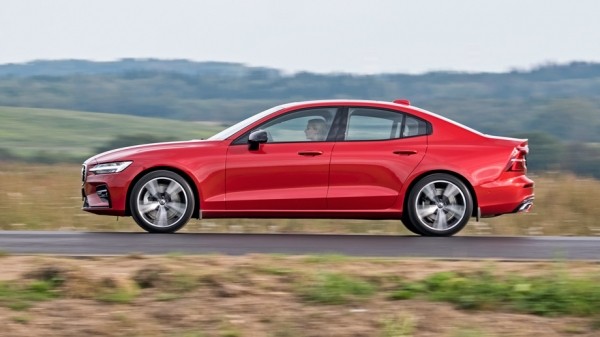 Выгуливаем в&nbsp;Подмосковье Volvo S60 и&nbsp;универсал V60 Cross Country